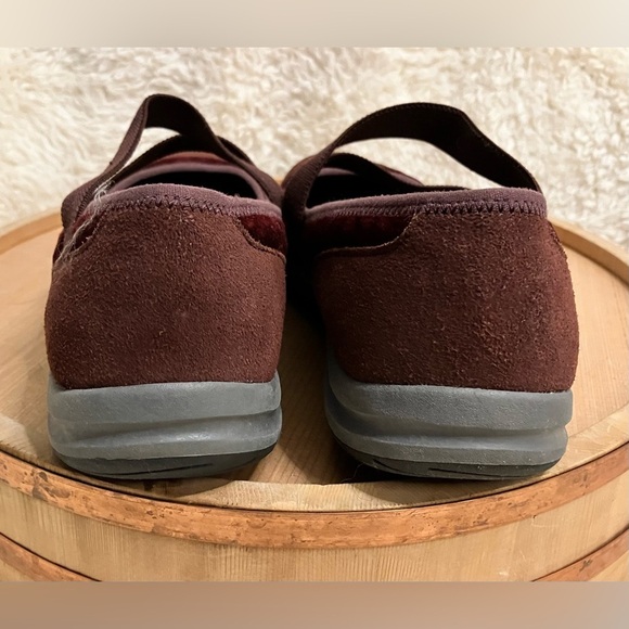 EUC Lands End Mary Jane Women’s Shoes Burgundy Suede  Stretch Strap 8D - Picture 4 of 8